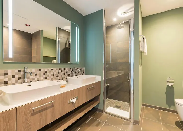 Leonardo Royal Hotel 4*